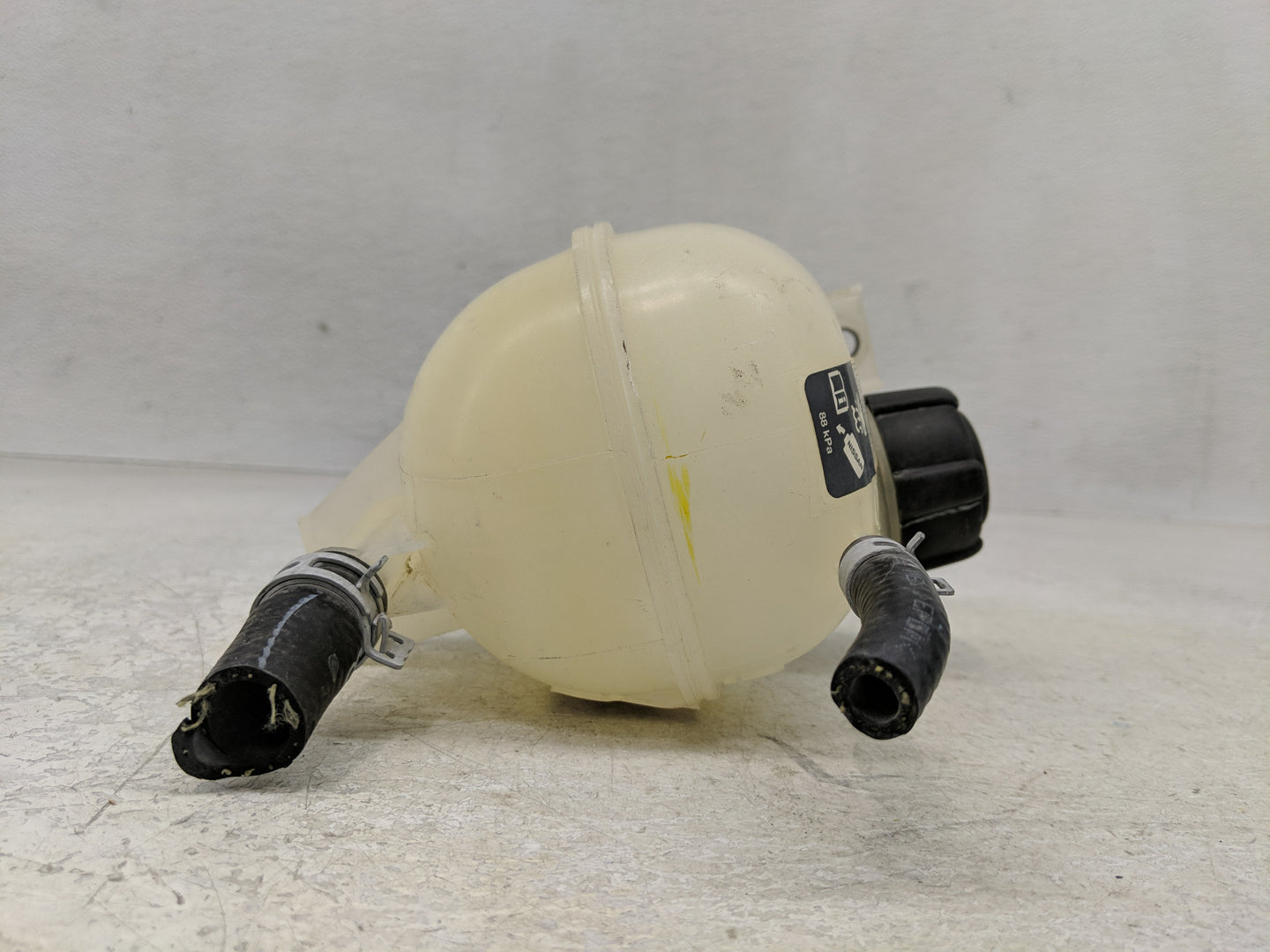 2020-2022 Nissan Versa Radiator Coolant Overflow Expansion Tank Bottle - Oemusedautoparts1.com