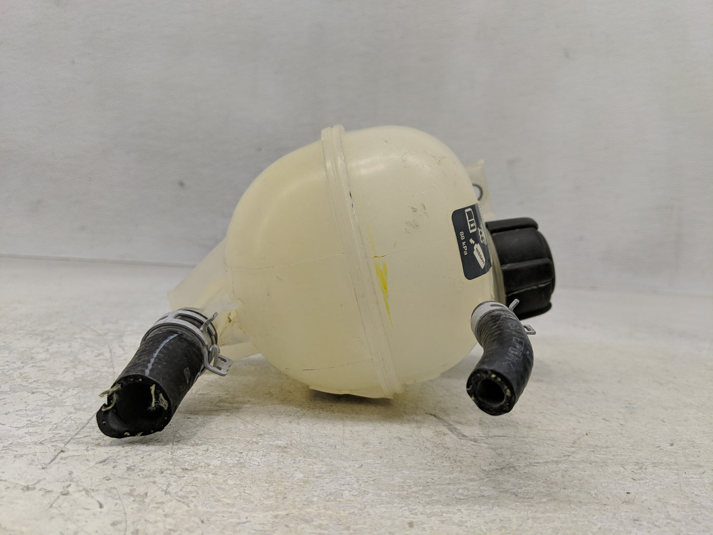 2020-2022 Nissan Versa Radiator Coolant Overflow Expansion Tank Bottle 1313091 - Oemusedautoparts1.com
