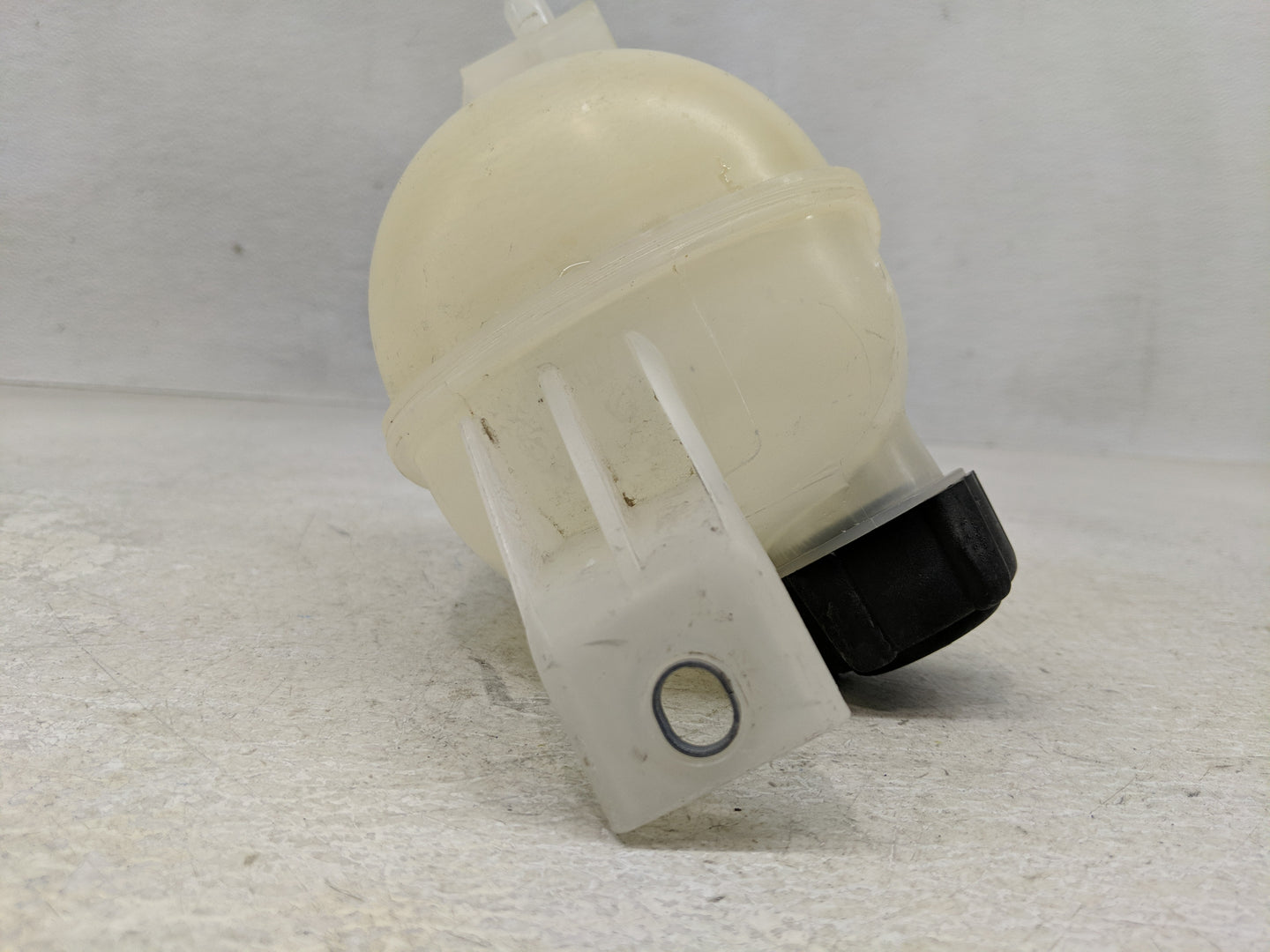 2020-2022 Nissan Versa Radiator Coolant Overflow Expansion Tank Bottle - Oemusedautoparts1.com