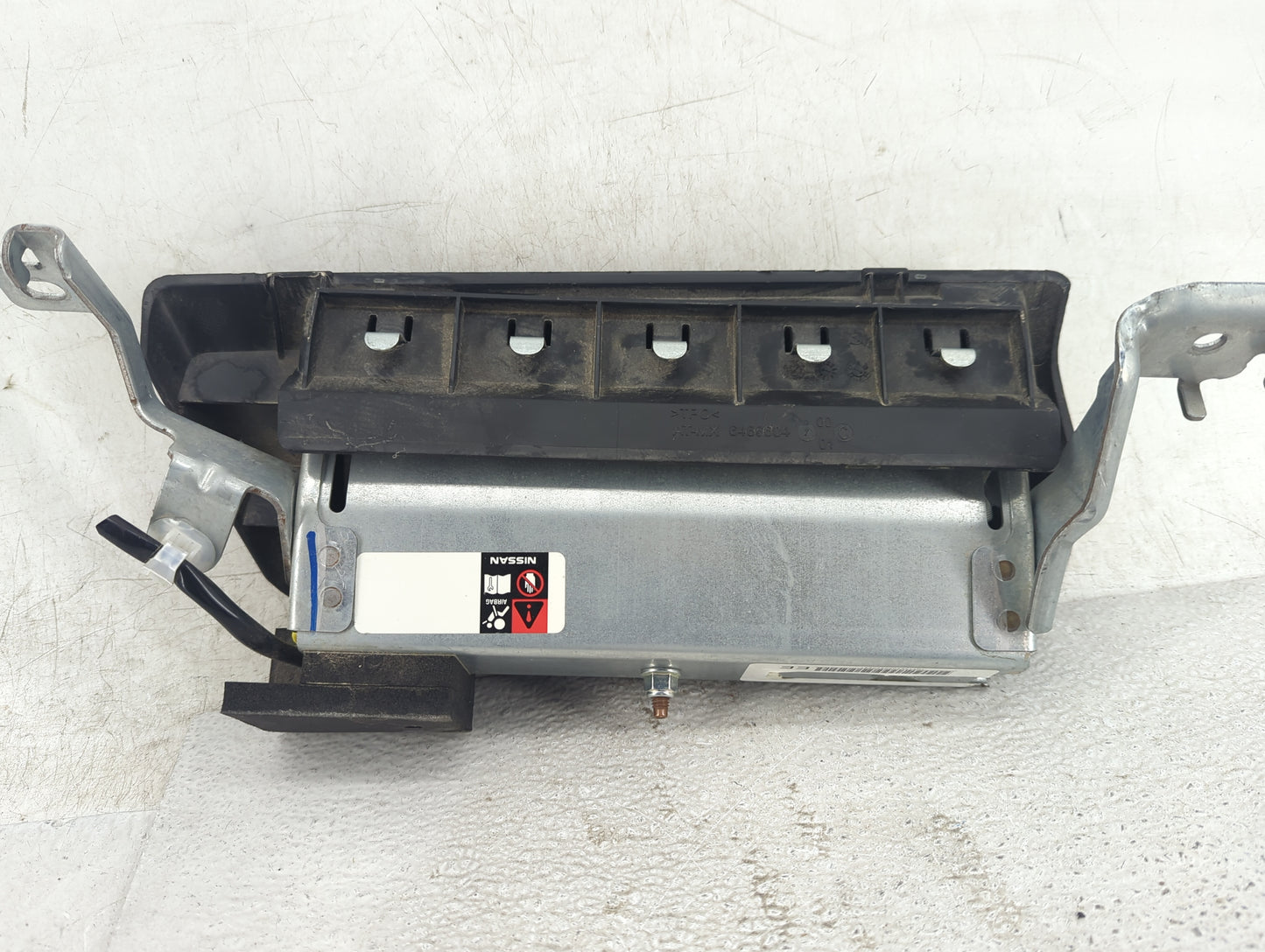 2021 Nissan Versa Air Bag Passenger Right Knee OEM P/N:6466604 Fits OEM Used Auto Parts - Oemusedautoparts1.com