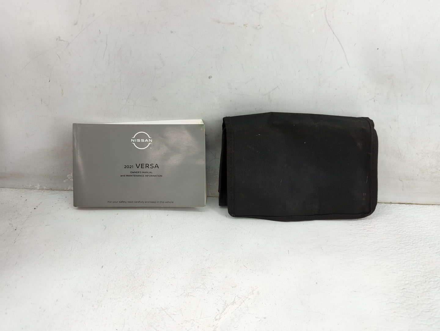 2021 Nissan Versa Owners Manual Book Guide P/N:OM21EM0N18U1 OEM Used Auto Parts - Oemusedautoparts1.com