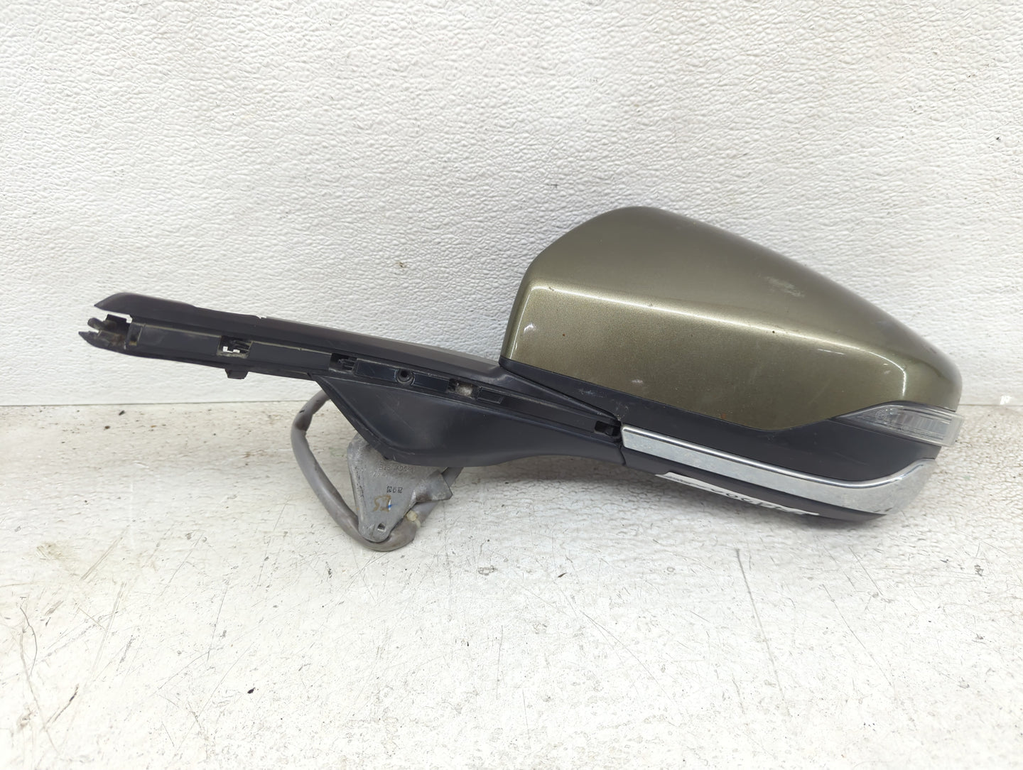 2020-2022 Subaru Legacy Driver Side View Mirror - Left Door Mirror OEM Used - Oemusedautoparts1.com