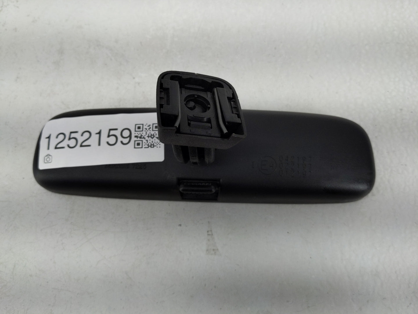 2021 Subaru Xv Interior Rear View Mirror Replacement OEM P/N:E4012197 E4022197, E4042197 Fits OEM Used Auto Parts - Oemuseda