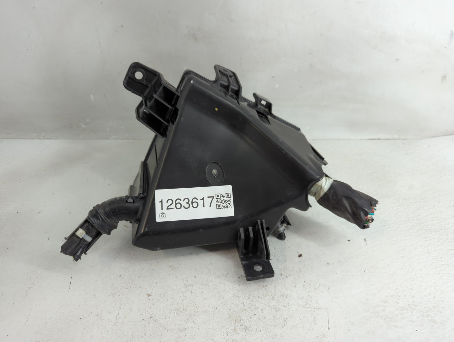 2021 Subaru Xv Fusebox Fuse Box Panel Relay Module P/N:MB504105B Fits OEM Used Auto Parts - Oemusedautoparts1.com