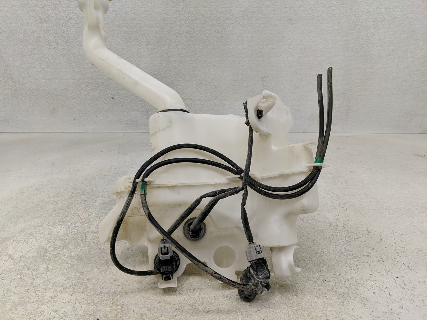 2021 Subaru Xv Windshield Washer Fluid Reservoir Bottle Oem - Oemusedautoparts1.com