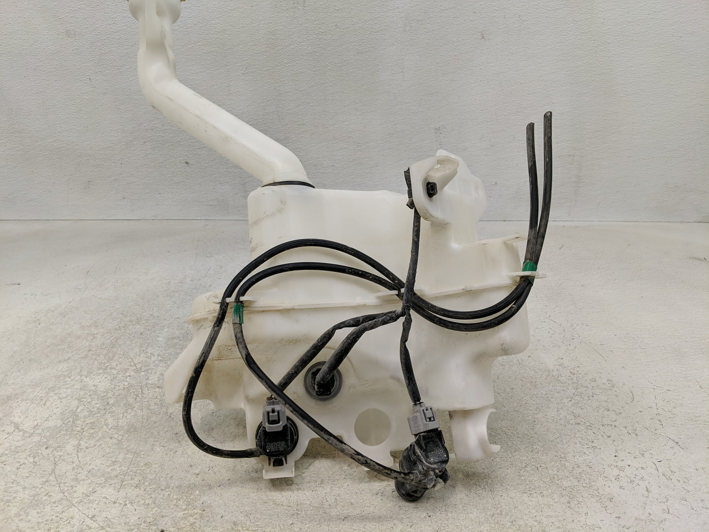 2021 Subaru Xv Windshield Washer Fluid Reservoir Bottle Oem - Oemusedautoparts1.com