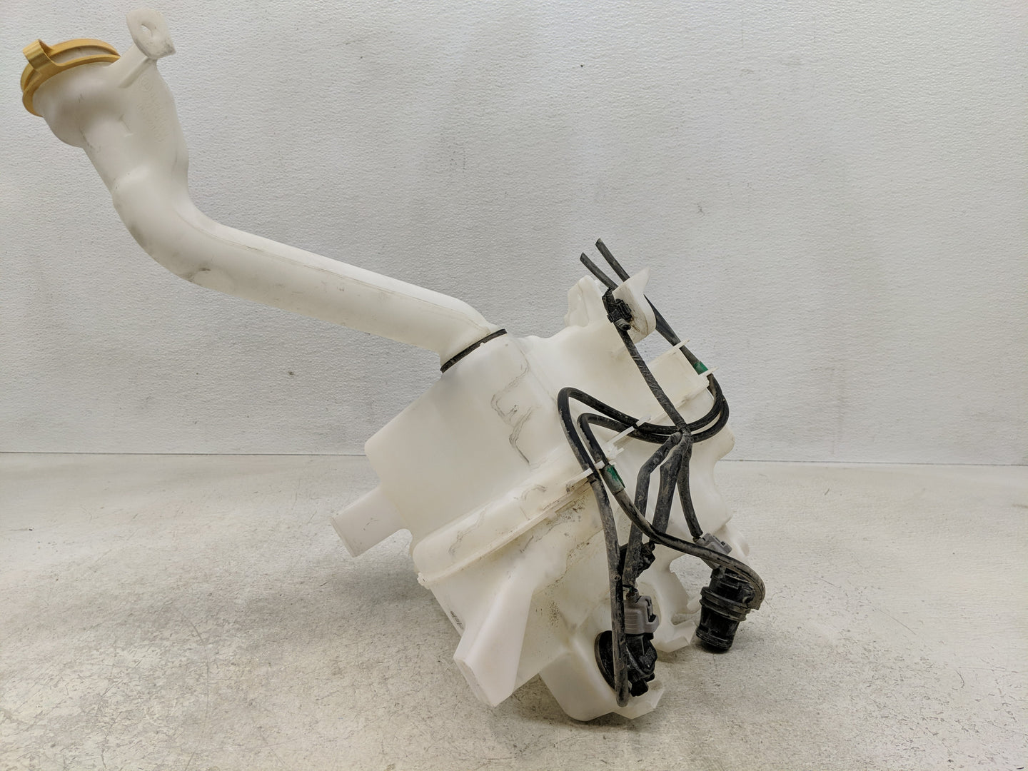 2021 Subaru Xv Windshield Washer Fluid Reservoir Bottle Oem - Oemusedautoparts1.com