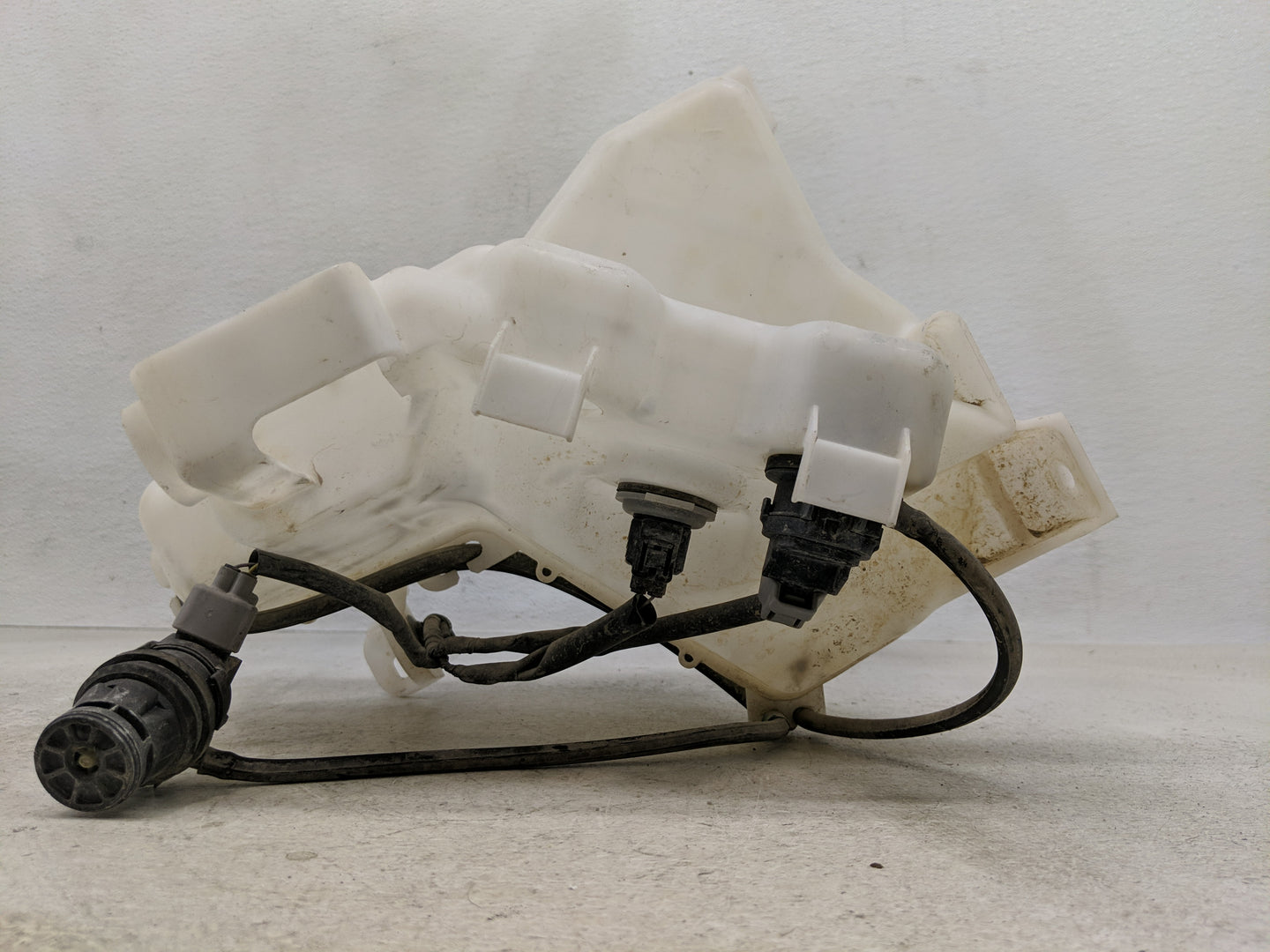 2021 Subaru Xv Windshield Washer Fluid Reservoir Bottle Oem - Oemusedautoparts1.com