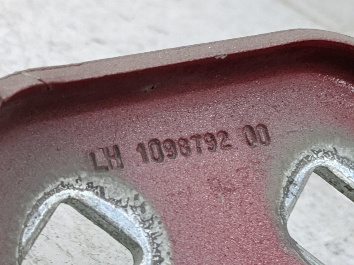 2021 Tesla Model 3 Driver Hood Hinge Red - Oemusedautoparts1.com