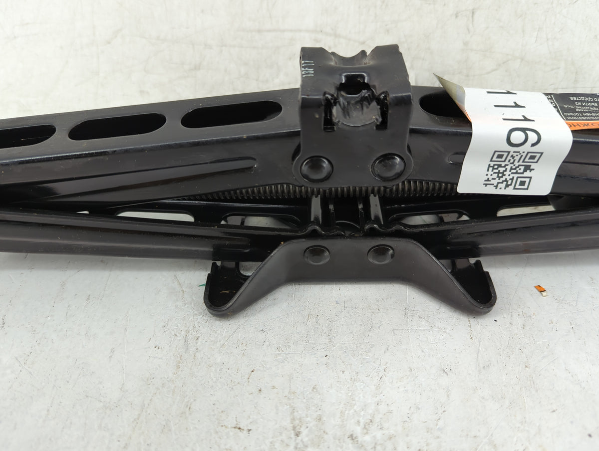 2021 Toyota C-hr Spare Scissor Car Jack 1411116 - Oemusedautoparts1.com