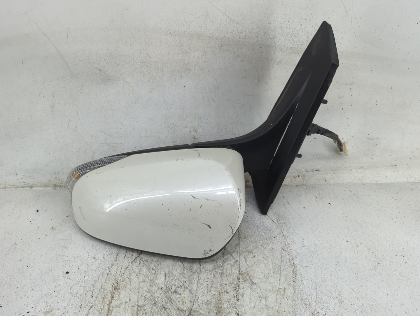 2019-2022 Toyota C-Hr Driver Side View Mirror - Left Door Mirror OEM Used - Oemusedautoparts1.com