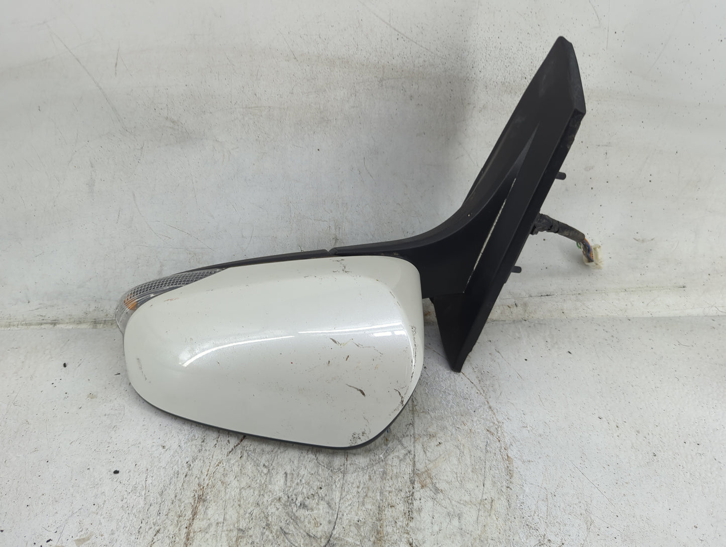 2019-2022 Toyota C-Hr Driver Side View Mirror - Left Door Mirror OEM Used - Oemusedautoparts1.com