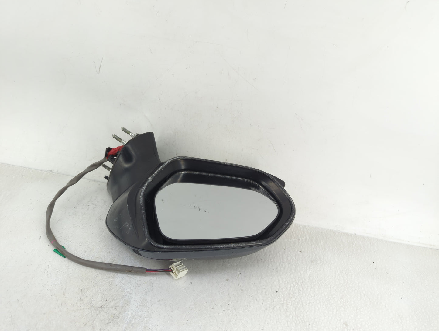 2018-2022 Toyota Camry Driver Side View Mirror - Left Door Mirror OEM Used - Oemusedautoparts1.com