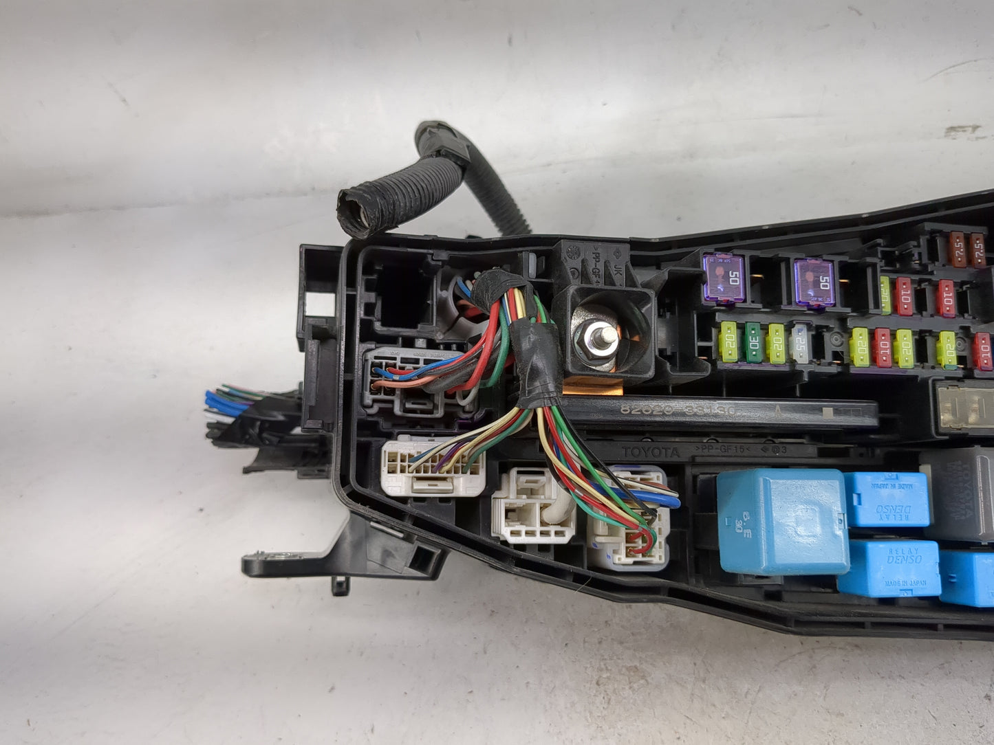 2018-2022 Toyota Camry Fusebox Fuse Box Panel Relay Module P/N:82620-33130 Fits Fits 2018 2019 2020 2021 2022 OEM Used Auto 