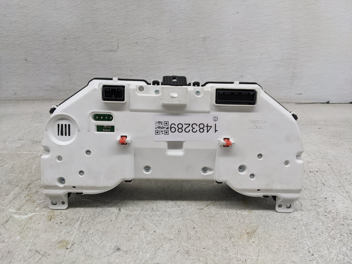 2019-2022 Toyota Camry Instrument Cluster Speedometer Gauges P/N:83800-0XD23-00 TN257590-9406 Miles: Fits Fits 2019 2020 202