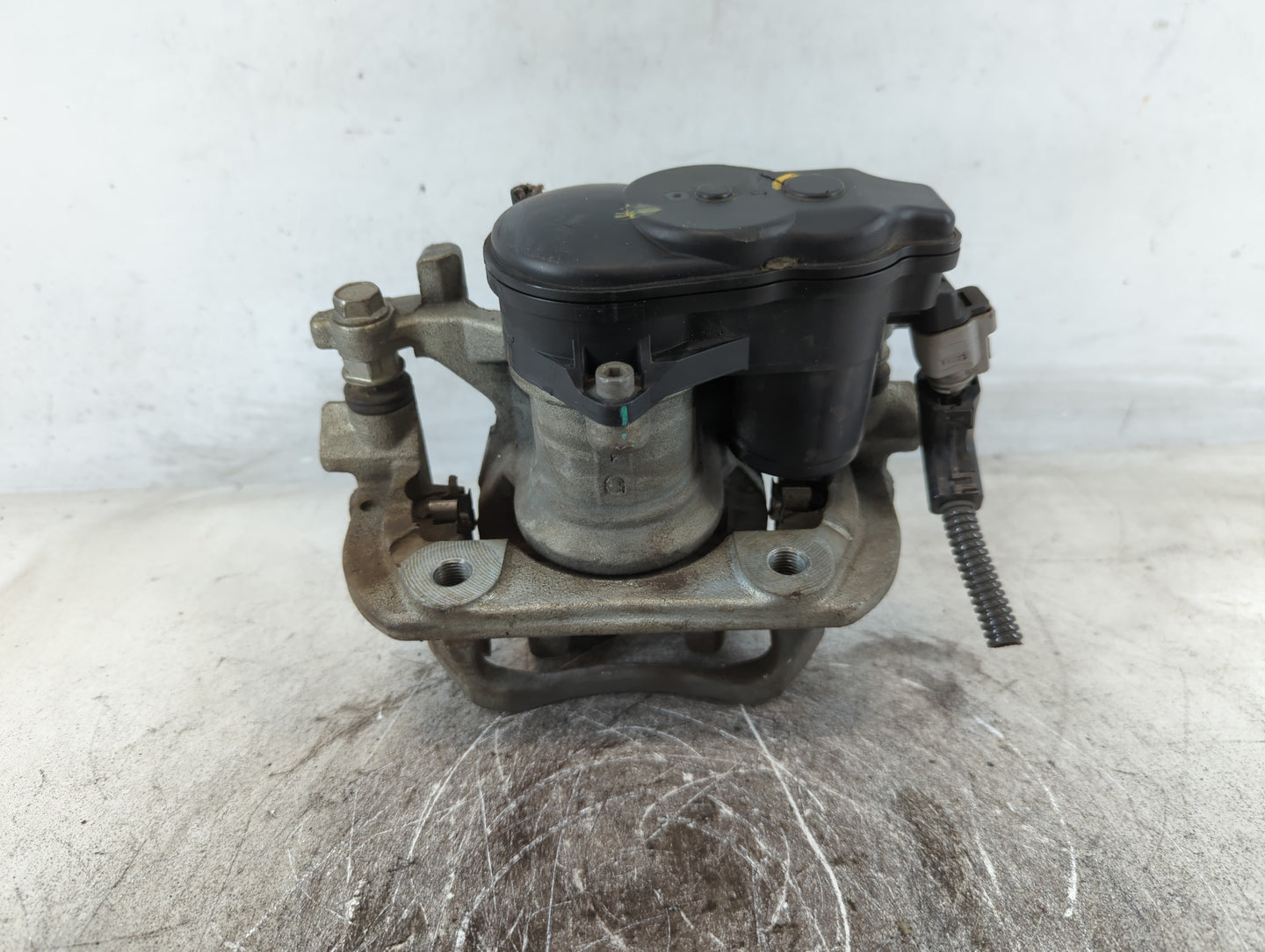 2018-2022 Toyota Camry Front Driver Left Brake Caliper - Oemusedautoparts1.com