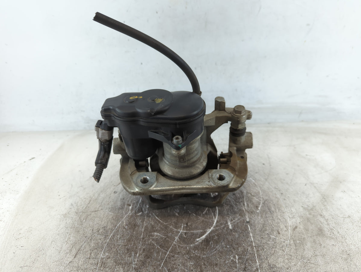 2018-2022 Toyota Camry Front Passenger Right Brake Caliper - Oemusedautoparts1.com