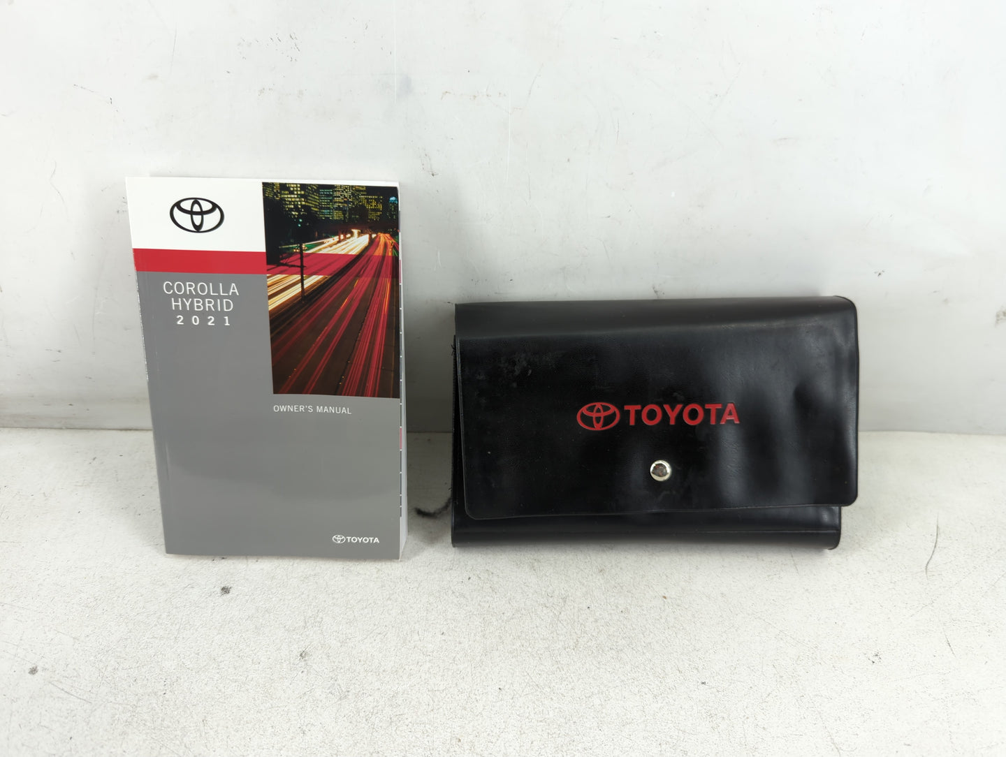 2021 Toyota Corolla Owners Manual Book Guide P/N:01999-12N83 OEM Used Auto Parts - Oemusedautoparts1.com