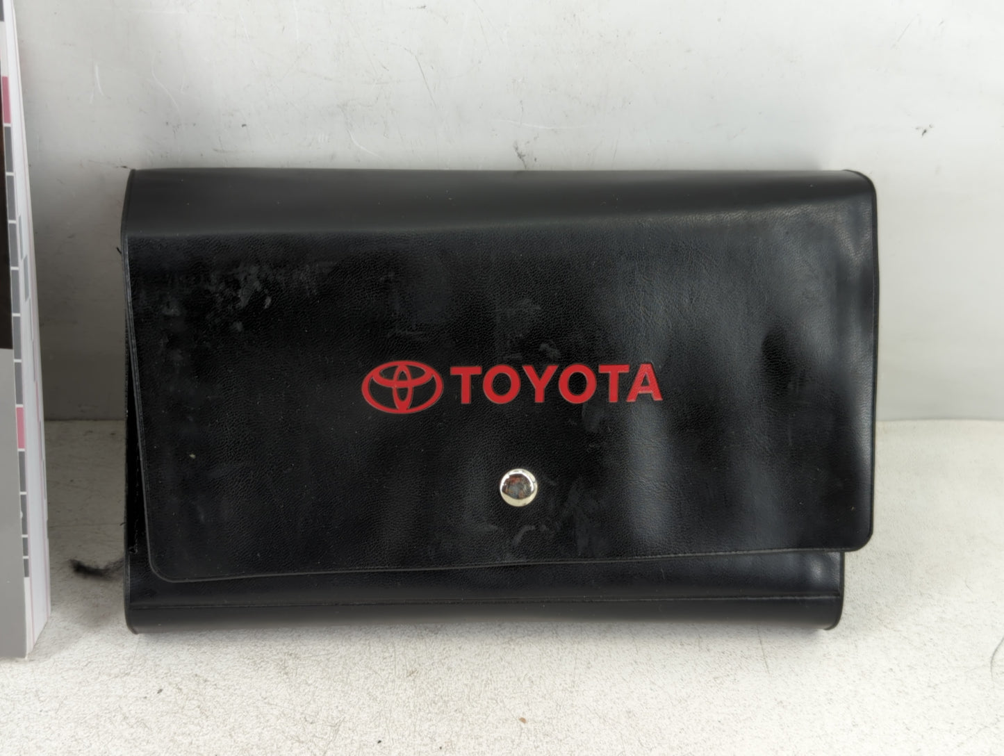 2021 Toyota Corolla Owners Manual Book Guide P/N:01999-12N83 OEM Used Auto Parts - Oemusedautoparts1.com
