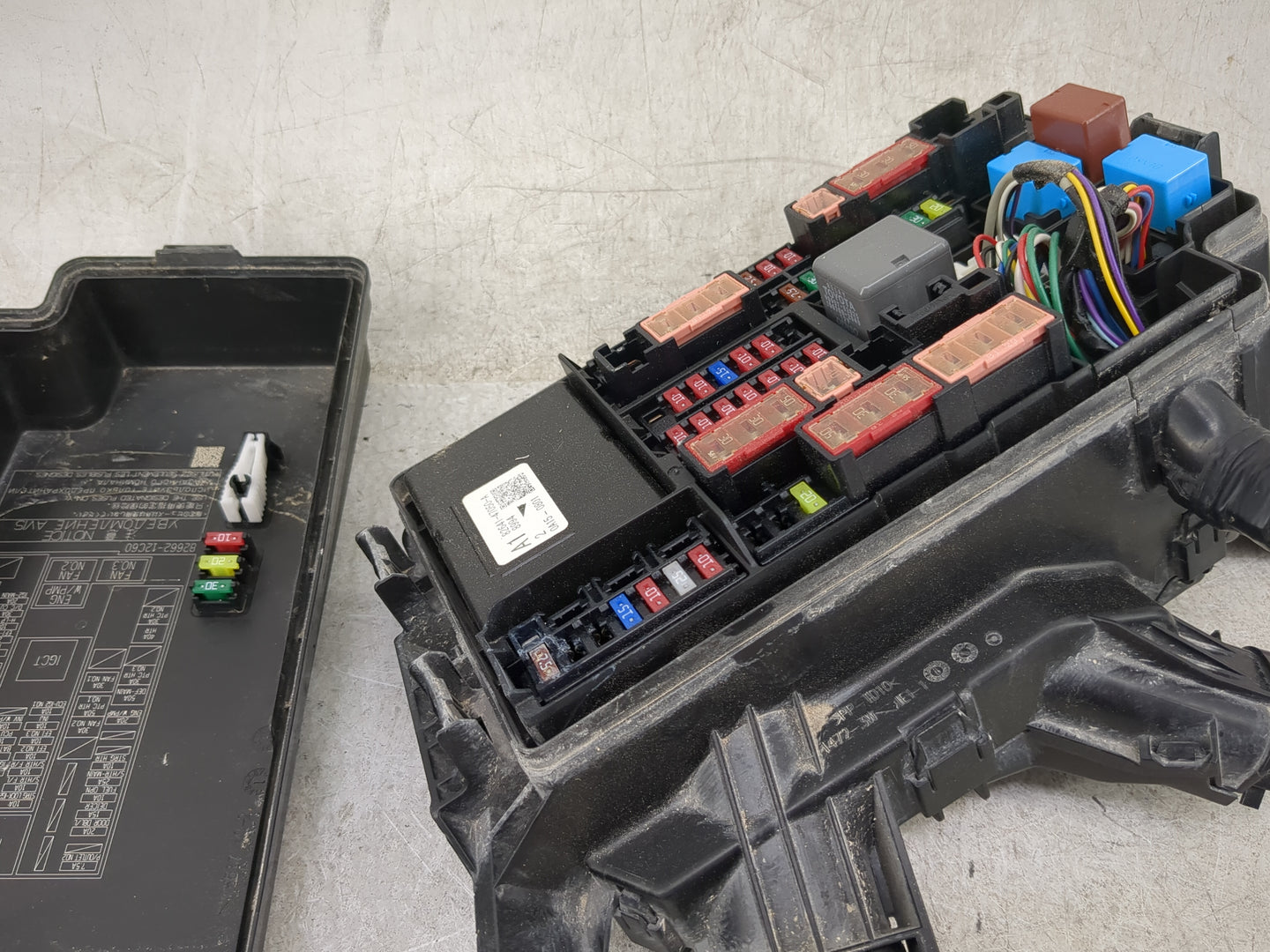 2020-2022 Toyota Corolla Fusebox Fuse Box Panel Relay Module P/N:82641-47060-A 82662-1C60 Fits Fits 2020 2021 2022 OEM Used 