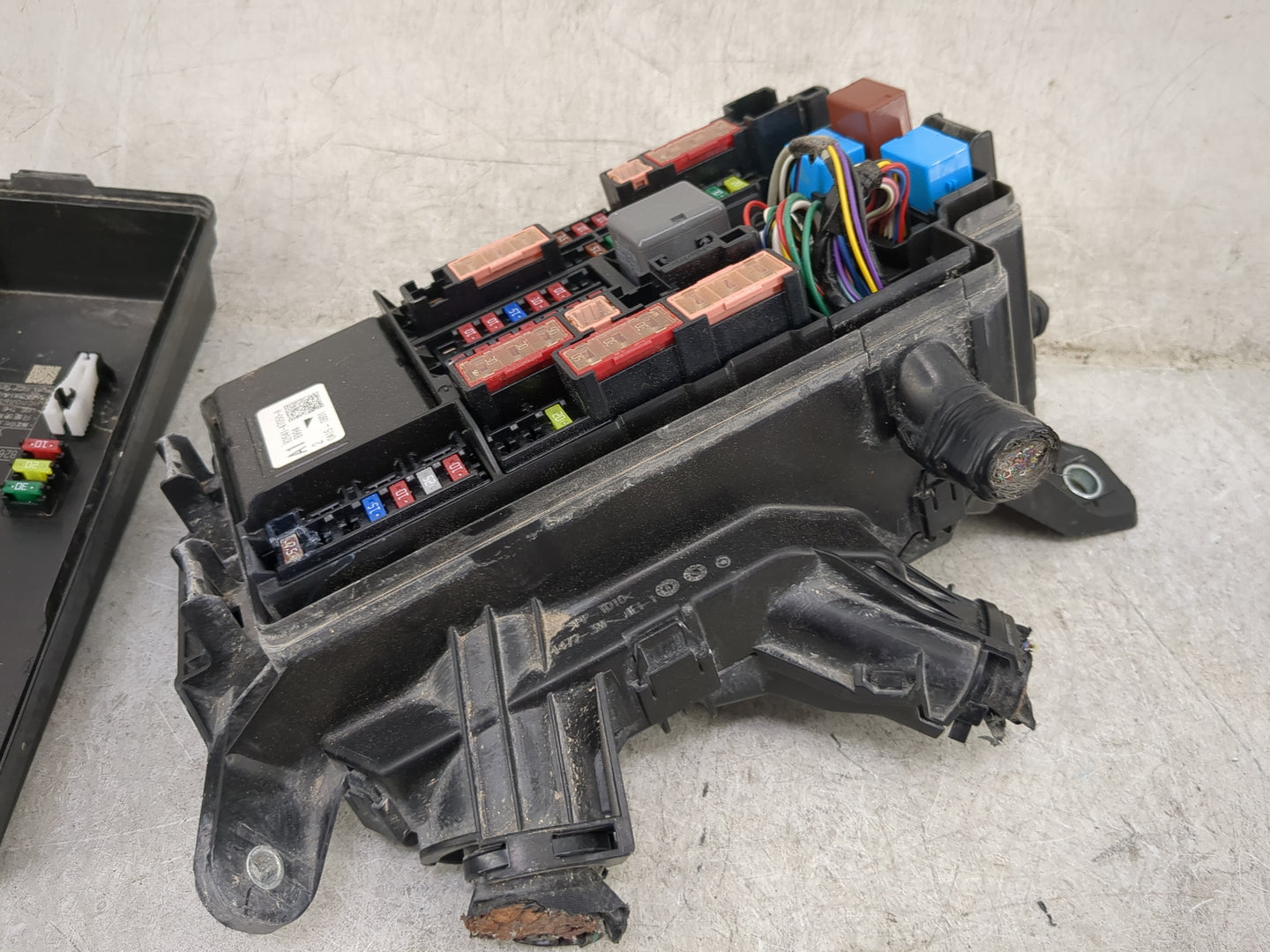 2020-2022 Toyota Corolla Fusebox Fuse Box Panel Relay Module P/N:82641-47060-A 82662-1C60 Fits Fits 2020 2021 2022 OEM Used 