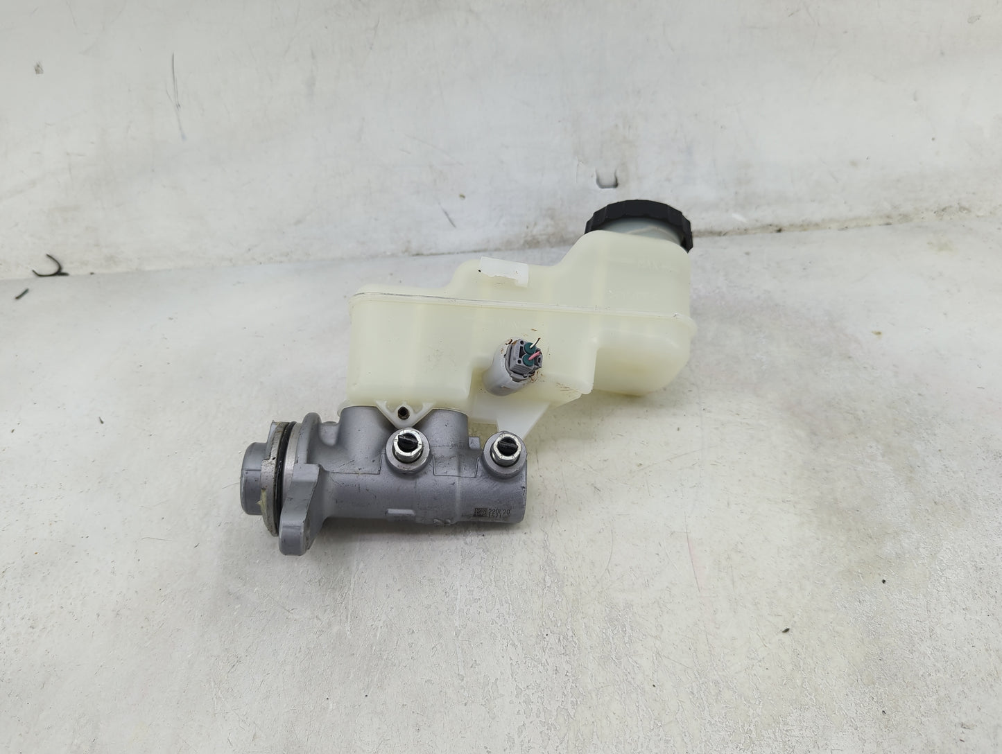 2019-2022 Toyota Corolla Brake Master Cylinder 1490069 - Oemusedautoparts1.com