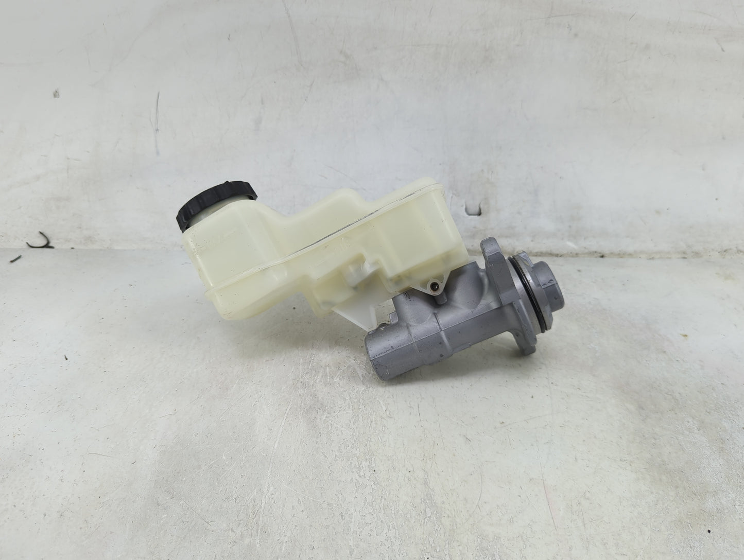 2019-2022 Toyota Corolla Brake Master Cylinder 1490069 - Oemusedautoparts1.com