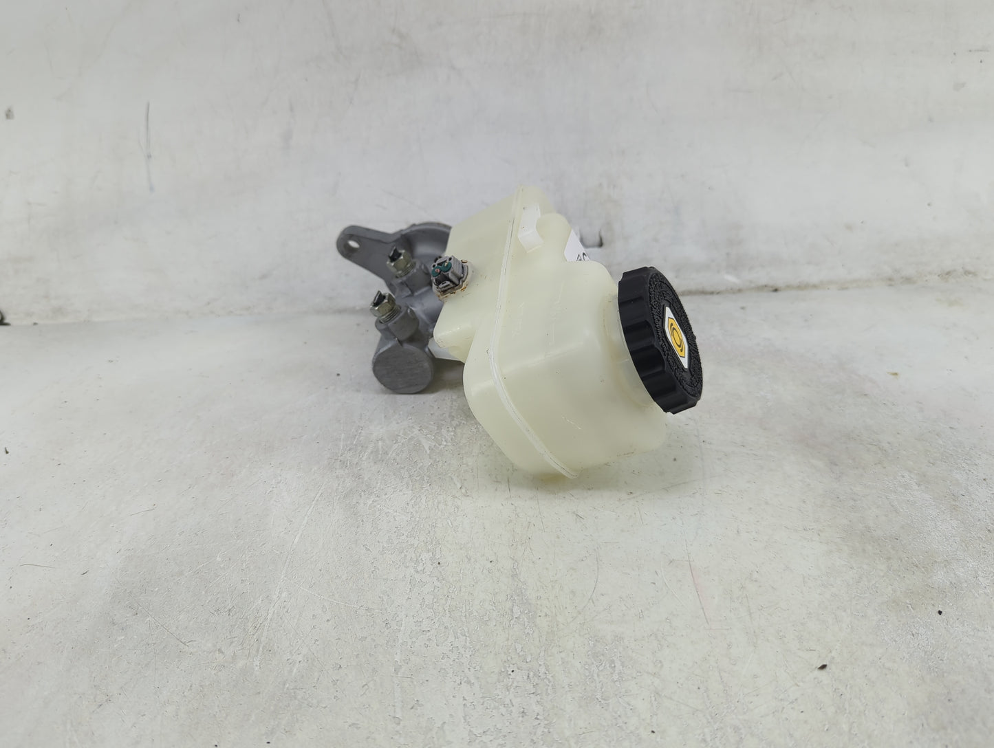 2019-2022 Toyota Corolla Brake Master Cylinder 1490069 - Oemusedautoparts1.com