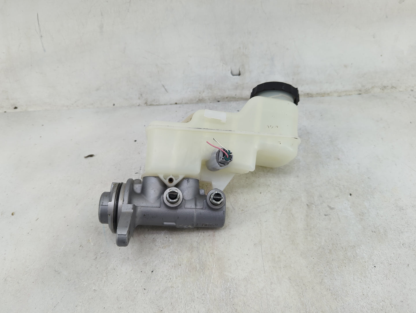 2019-2022 Toyota Corolla Brake Master Cylinder 1490346 - Oemusedautoparts1.com