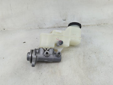 2019-2022 Toyota Corolla Brake Master Cylinder 1490346 - Oemusedautoparts1.com