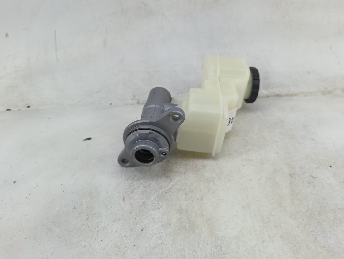 2019-2022 Toyota Corolla Brake Master Cylinder 1490346 - Oemusedautoparts1.com