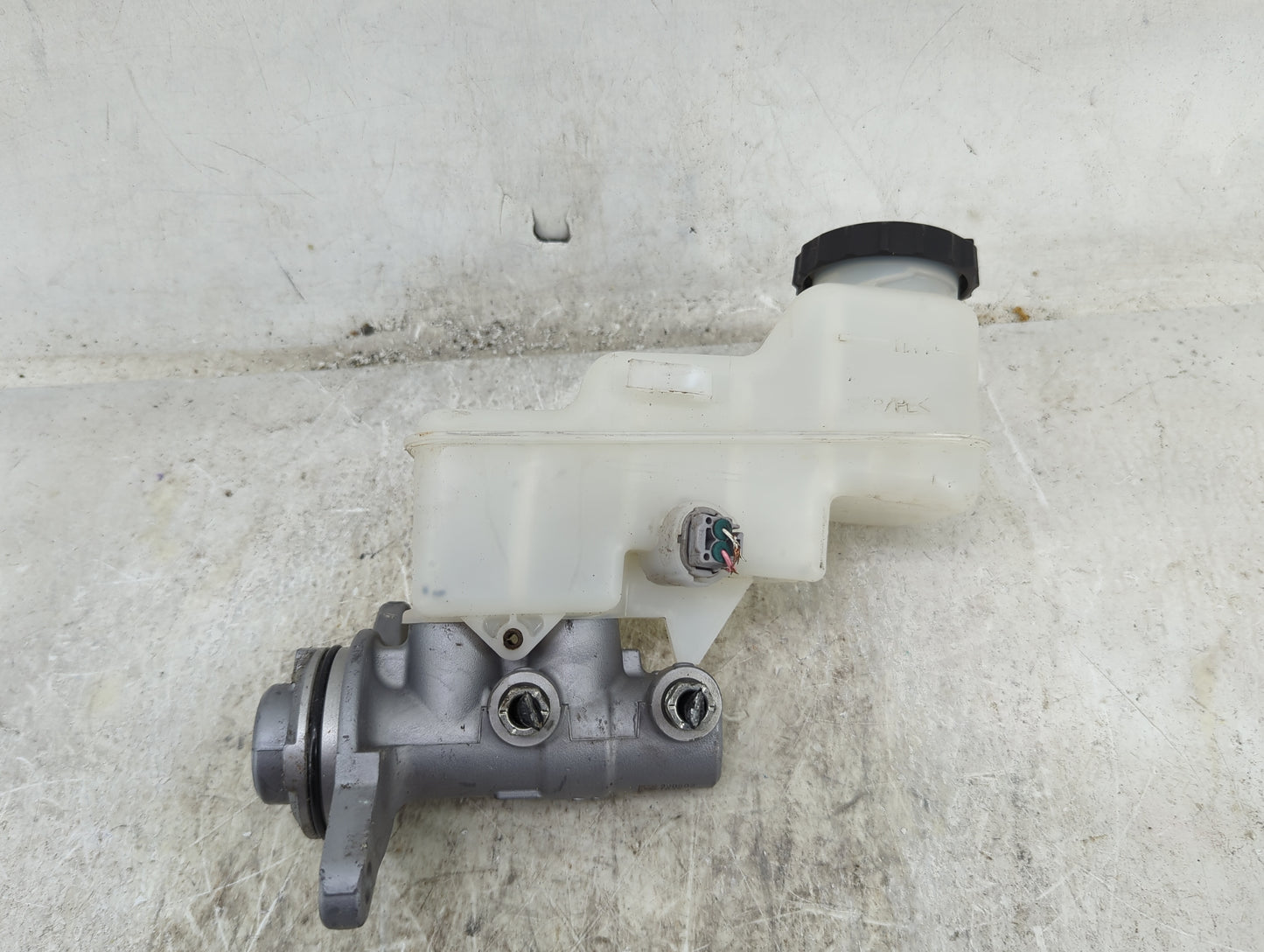 2019-2022 Toyota Corolla Brake Master Cylinder 1490407 - Oemusedautoparts1.com