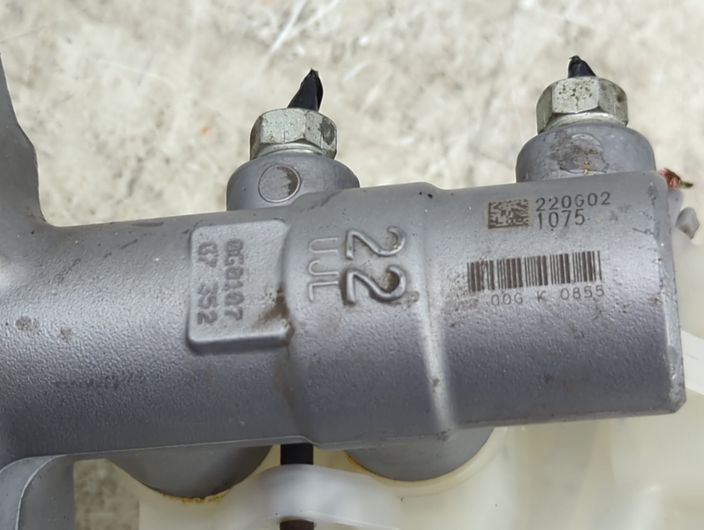 2019-2022 Toyota Corolla Brake Master Cylinder 1490407 - Oemusedautoparts1.com