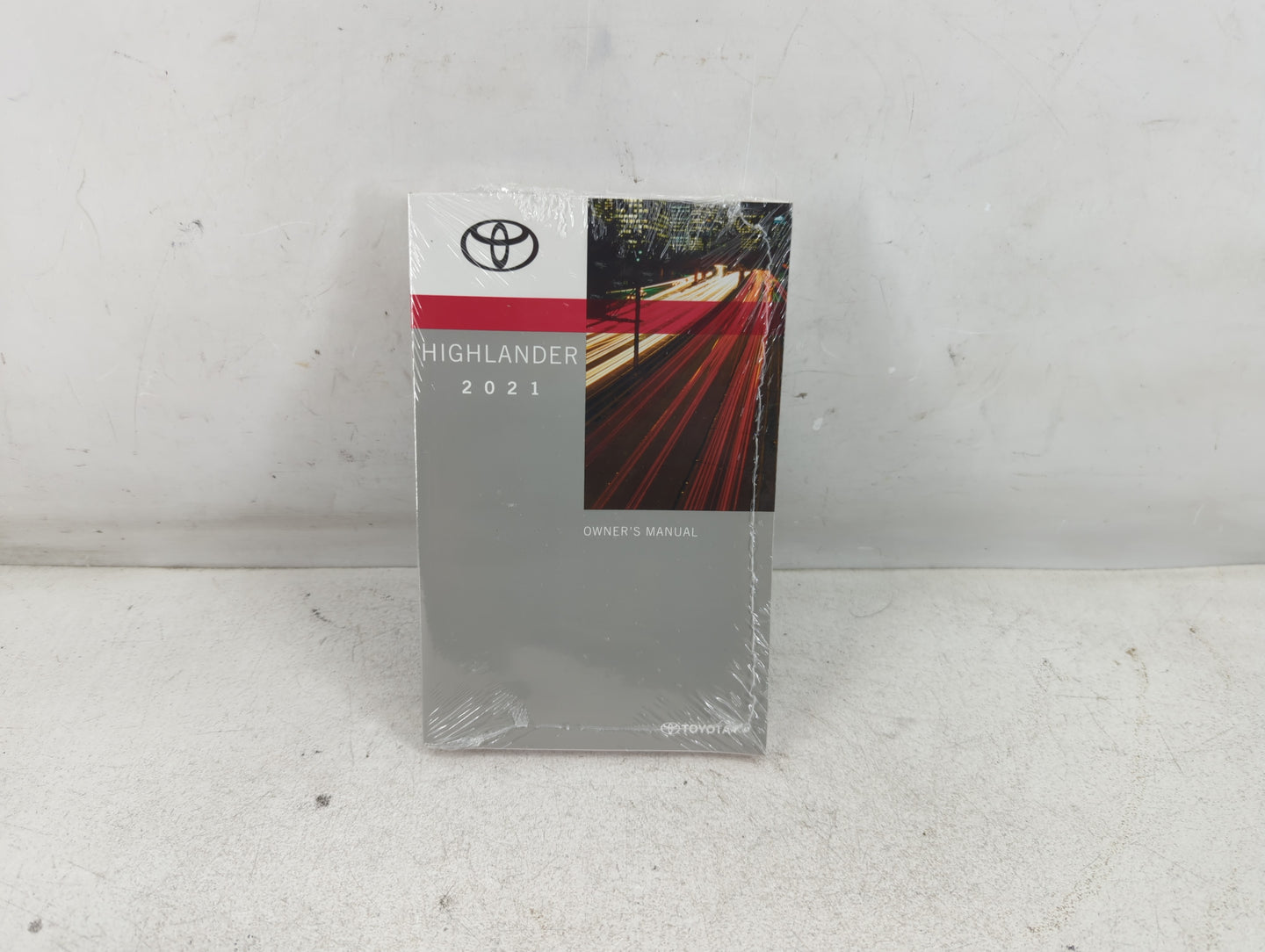 2021 Toyota Highlander Owners Manual Book Guide P/N:01999-0E142 OEM Used Auto Parts - Oemusedautoparts1.com