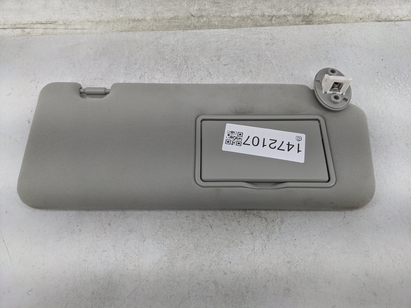 2020-2022 Toyota Highlander Sun Visor Shade Replacement Passenger Right Mirror Fits Fits 2020 2021 2022 OEM Used Auto Parts 