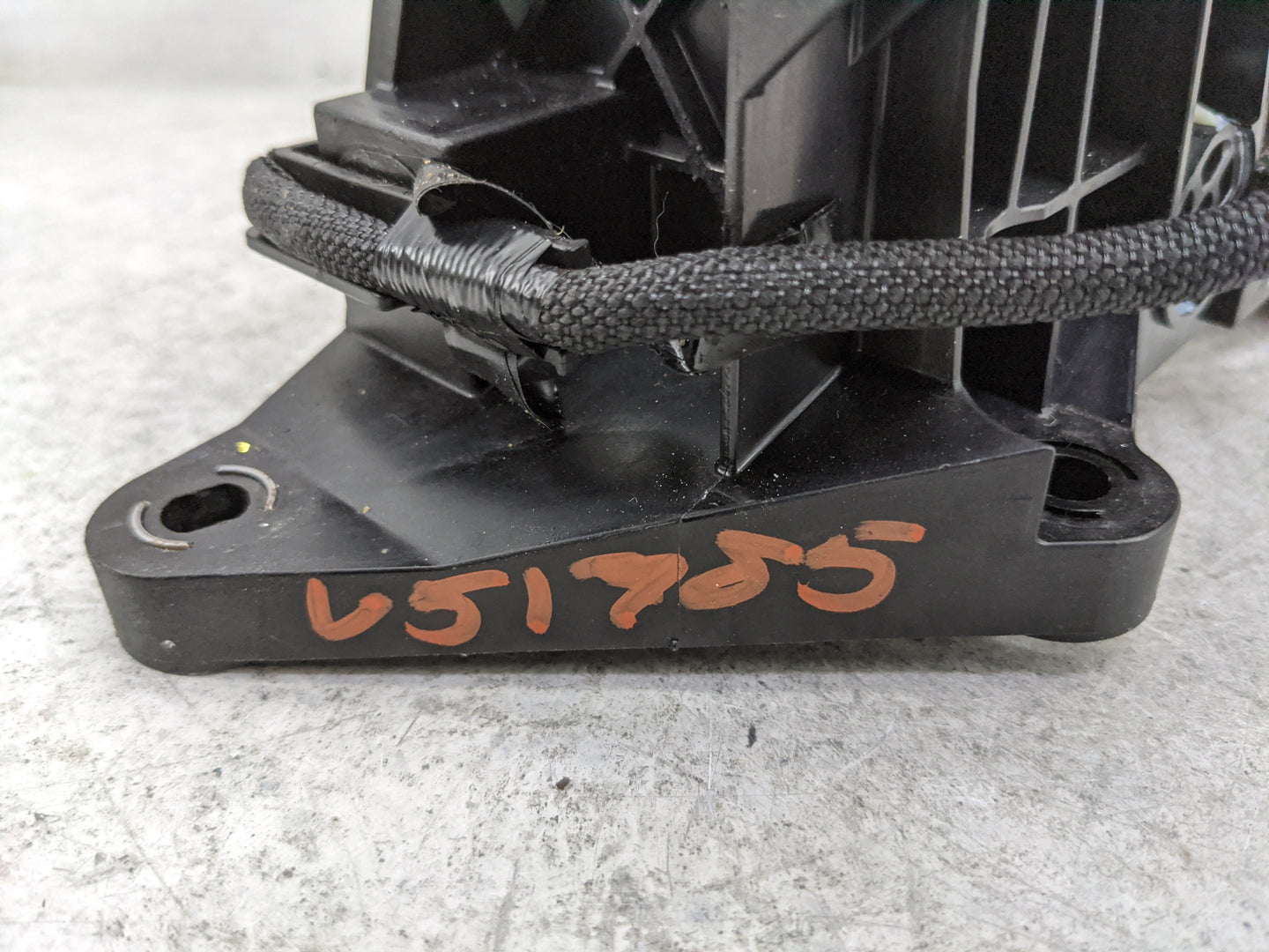 2021 Toyota Highlander Floor Console Assembly Shifter - Oemusedautoparts1.com