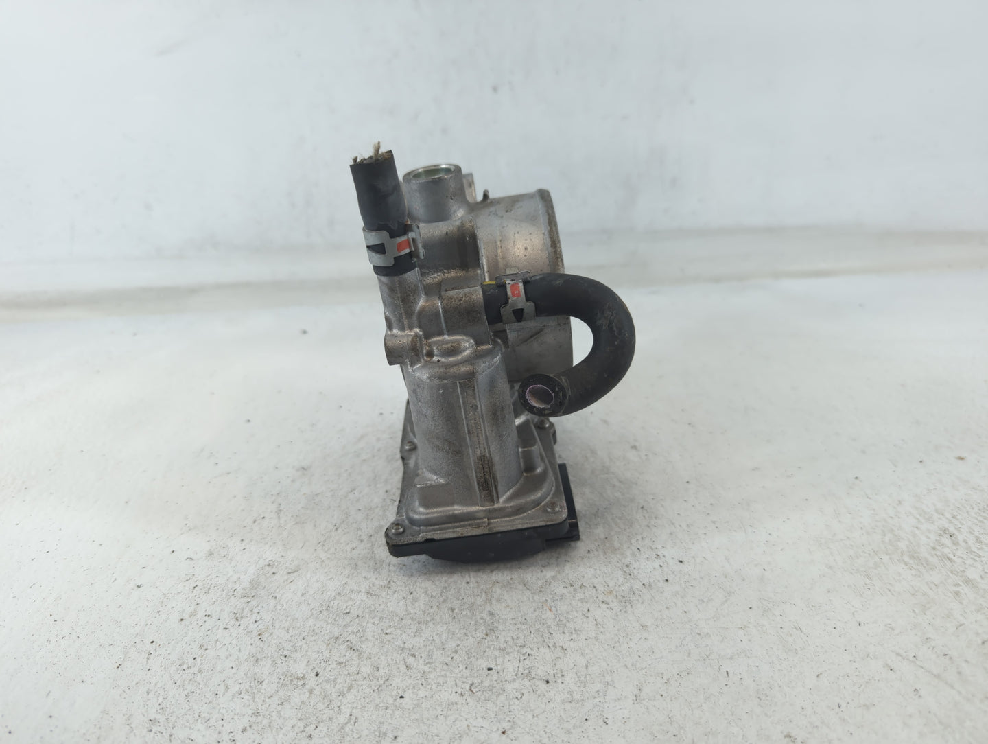 2017-2022 Toyota Highlander Throttle Body P/N:22030-0P060 Fits Fits 2016 2017 2018 2019 2020 2021 2022 OEM Used Auto Parts -