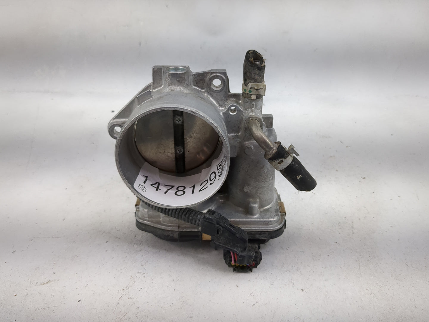 2021-2022 Toyota Sienna Throttle Body P/N:22030-F0020 Fits Fits 2018 2019 2020 2021 2022 OEM Used Auto Parts - Oemusedautopa
