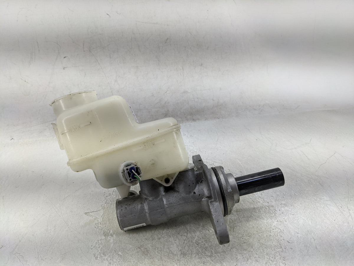 2009-2022 Toyota Tacoma Brake Master Cylinder 1376694 - Oemusedautoparts1.com