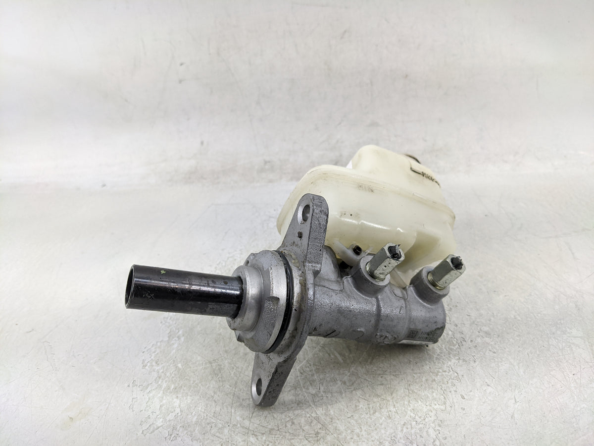 2009-2022 Toyota Tacoma Brake Master Cylinder 1376694 - Oemusedautoparts1.com
