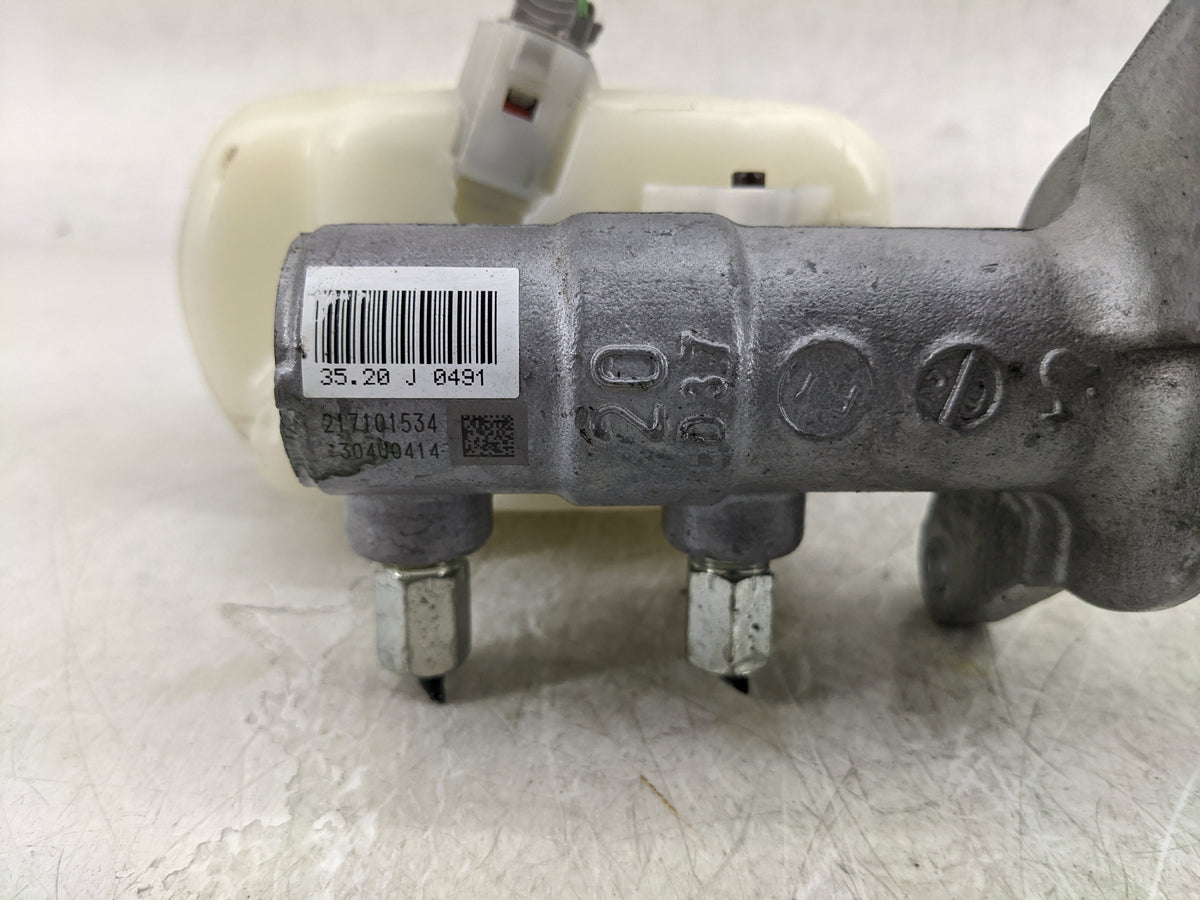 2009-2022 Toyota Tacoma Brake Master Cylinder 1376694 - Oemusedautoparts1.com