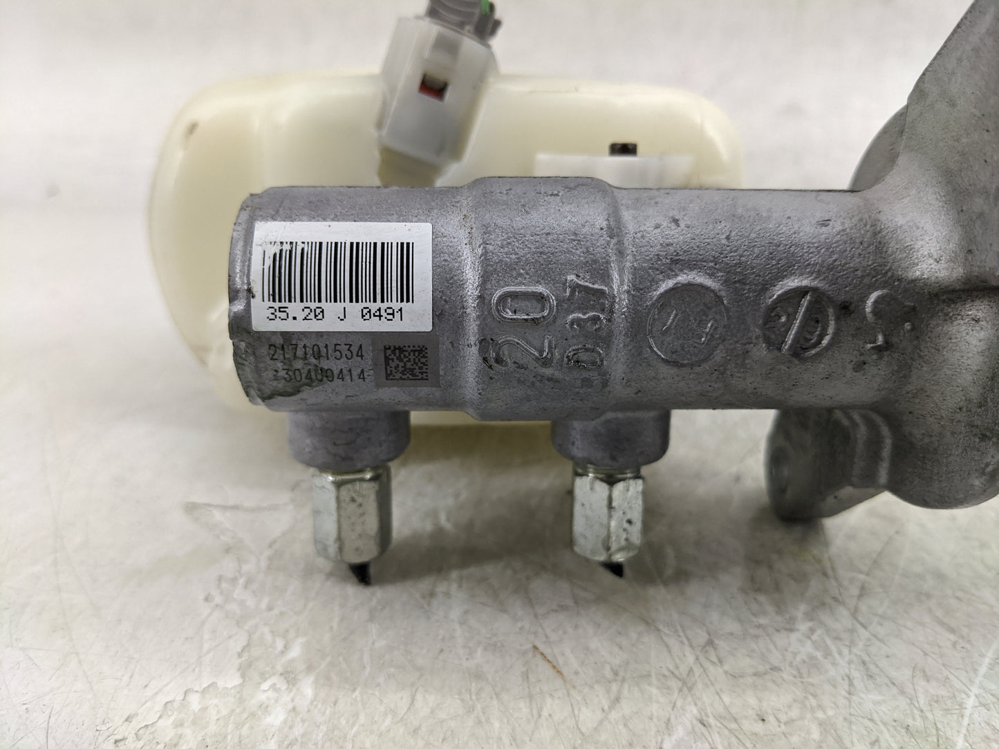 2009-2022 Toyota Tacoma Brake Master Cylinder 1376694 - Oemusedautoparts1.com