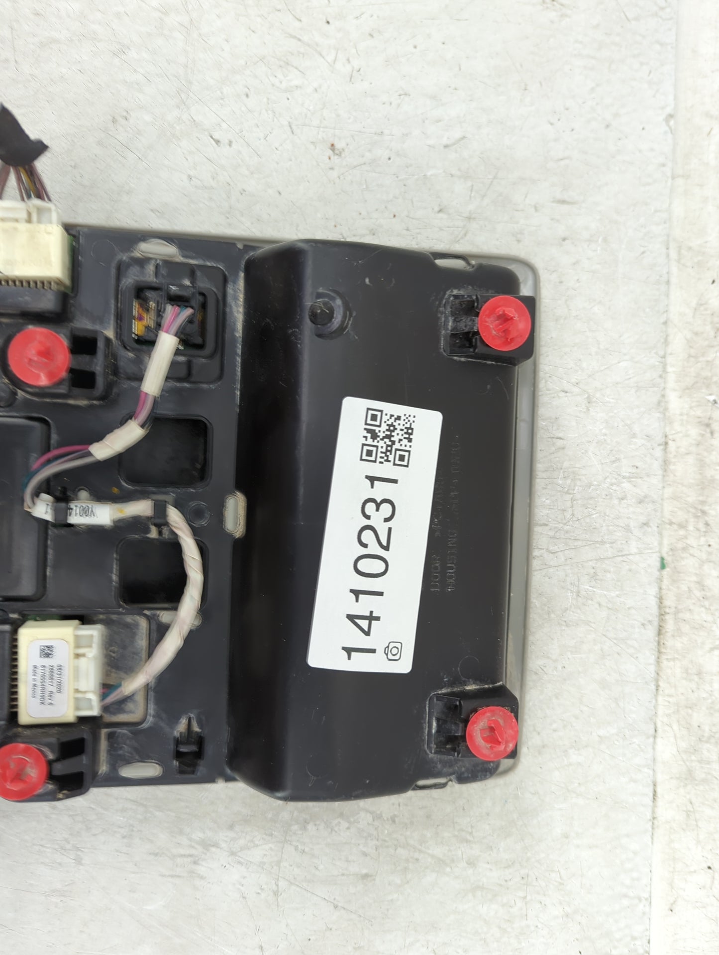 2021 Toyota Tacoma Overhead Roof Console 1410231 - Oemusedautoparts1.com