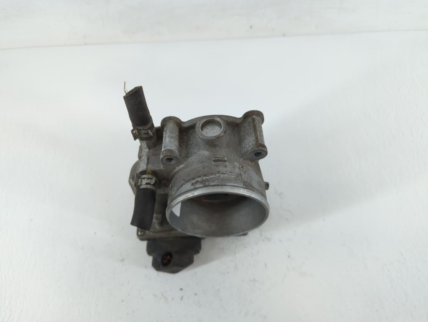 2016-2022 Toyota Tacoma Throttle Body P/N:22030-0P060 Fits Fits 2016 2017 2018 2019 2020 2021 2022 OEM Used Auto Parts - Oem