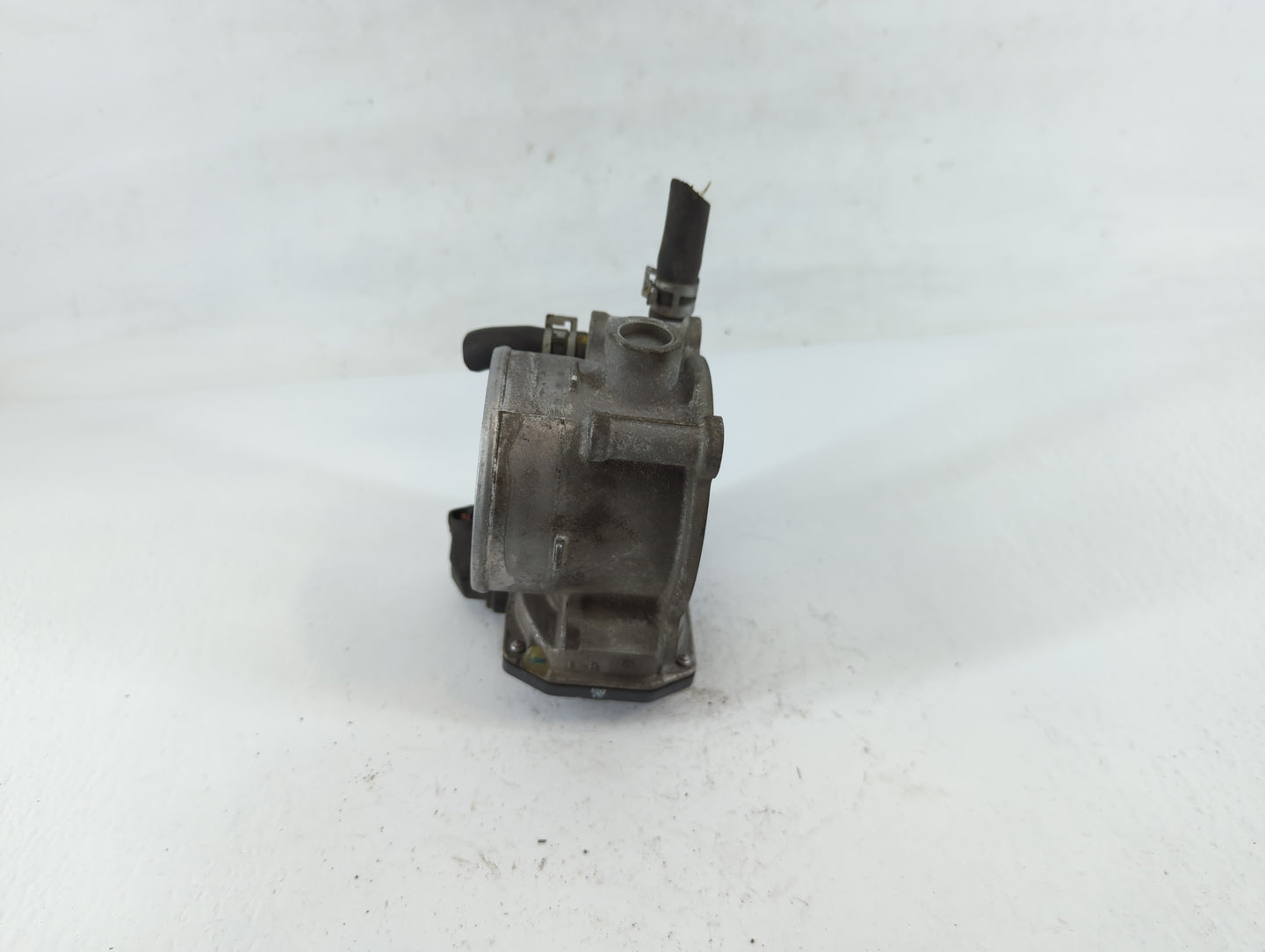 2016-2022 Toyota Tacoma Throttle Body P/N:22030-0P060 Fits Fits 2016 2017 2018 2019 2020 2021 2022 OEM Used Auto Parts - Oem