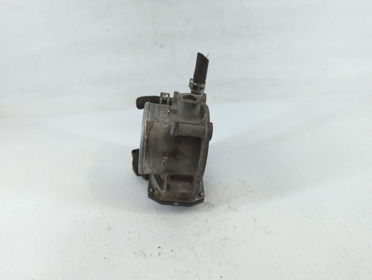 2016-2022 Toyota Tacoma Throttle Body P/N:22030-0P060 Fits Fits 2016 2017 2018 2019 2020 2021 2022 OEM Used Auto Parts - Oem