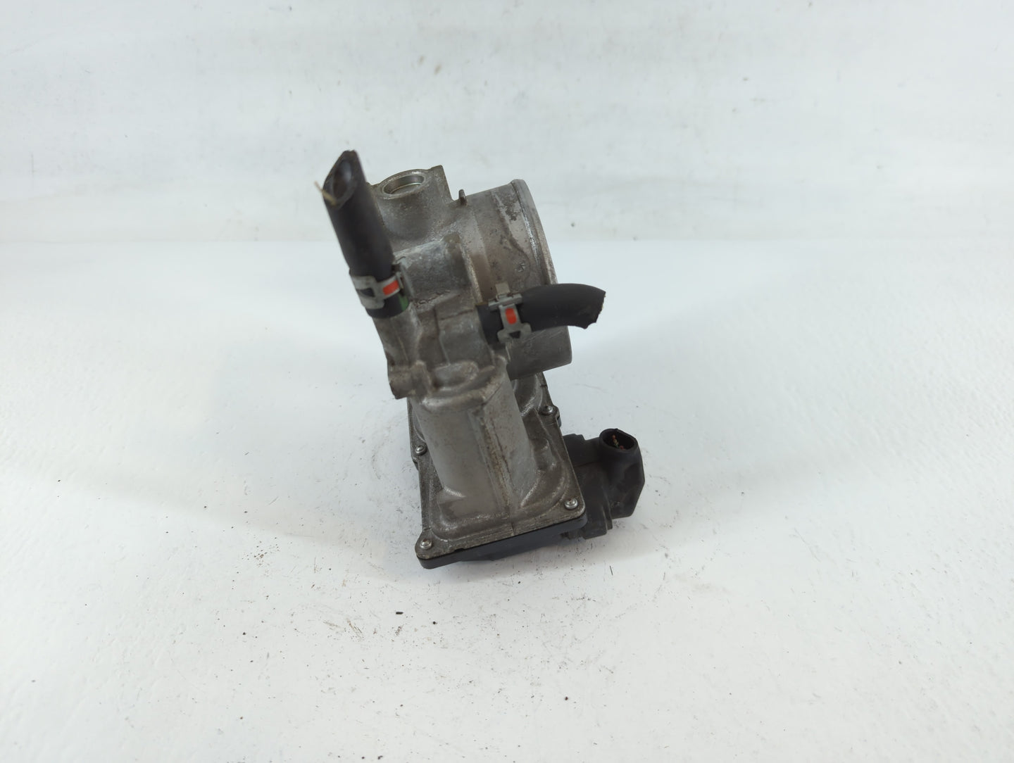 2016-2022 Toyota Tacoma Throttle Body P/N:22030-0P060 Fits Fits 2016 2017 2018 2019 2020 2021 2022 OEM Used Auto Parts - Oem