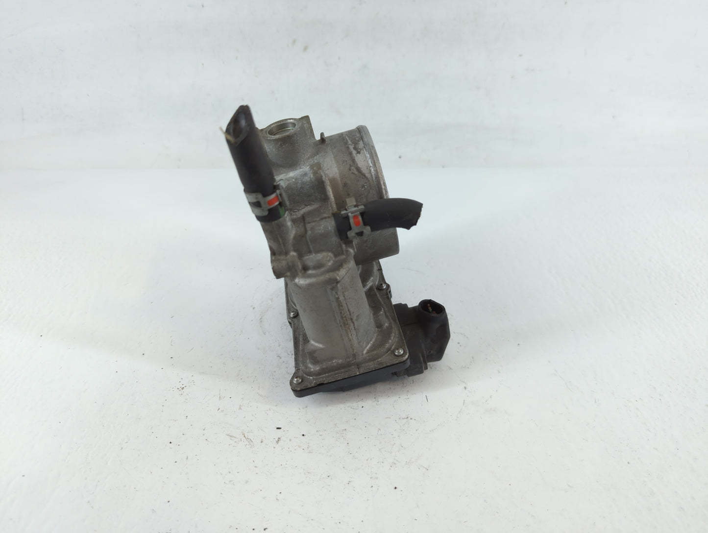 2016-2022 Toyota Tacoma Throttle Body P/N:22030-0P060 Fits Fits 2016 2017 2018 2019 2020 2021 2022 OEM Used Auto Parts - Oem