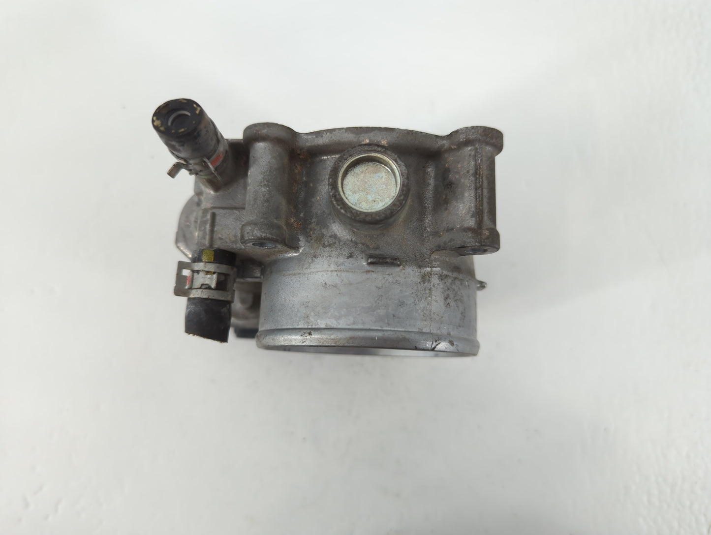 2016-2022 Toyota Tacoma Throttle Body P/N:22030-0P060 Fits Fits 2016 2017 2018 2019 2020 2021 2022 OEM Used Auto Parts - Oem