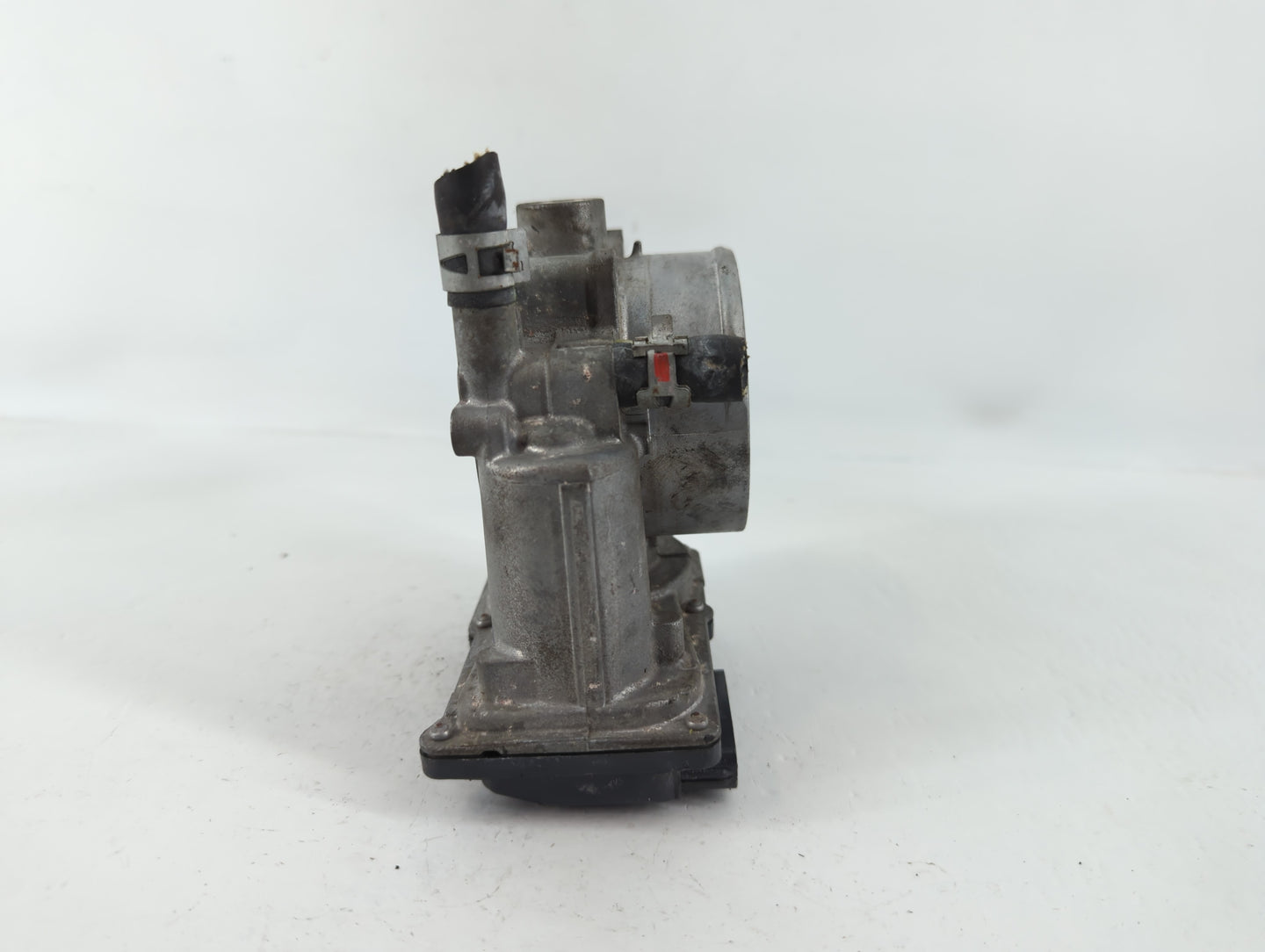 2016-2022 Toyota Tacoma Throttle Body P/N:22030-0P060 Fits Fits 2016 2017 2018 2019 2020 2021 2022 OEM Used Auto Parts - Oem